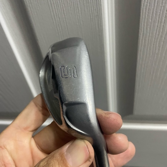 Woman’s cobra golf sand wedge in right handed
Graphite shaft in ladies flex - Picture 4 of 8